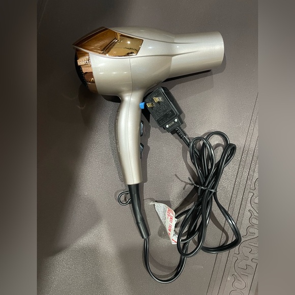Infiniti PRO By CONAIR Lightweight Hair Dryer - Picture 2 of 9